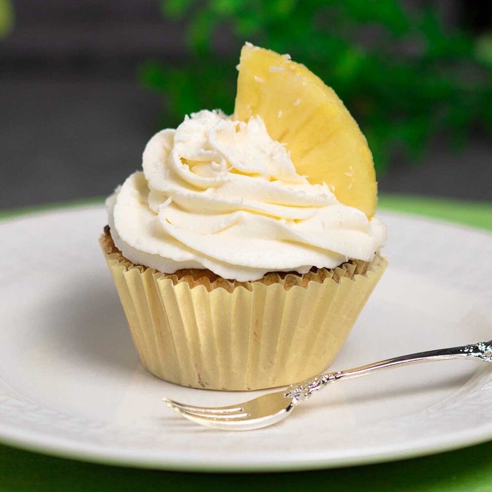 Low Carb Pina-Colada-Cupcakes