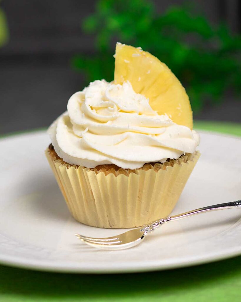 Low Carb Pina-Colada-Cupcakes