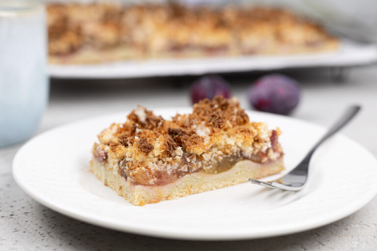 Low Carb Zwetschgenkuchen mit Kokosstreusel