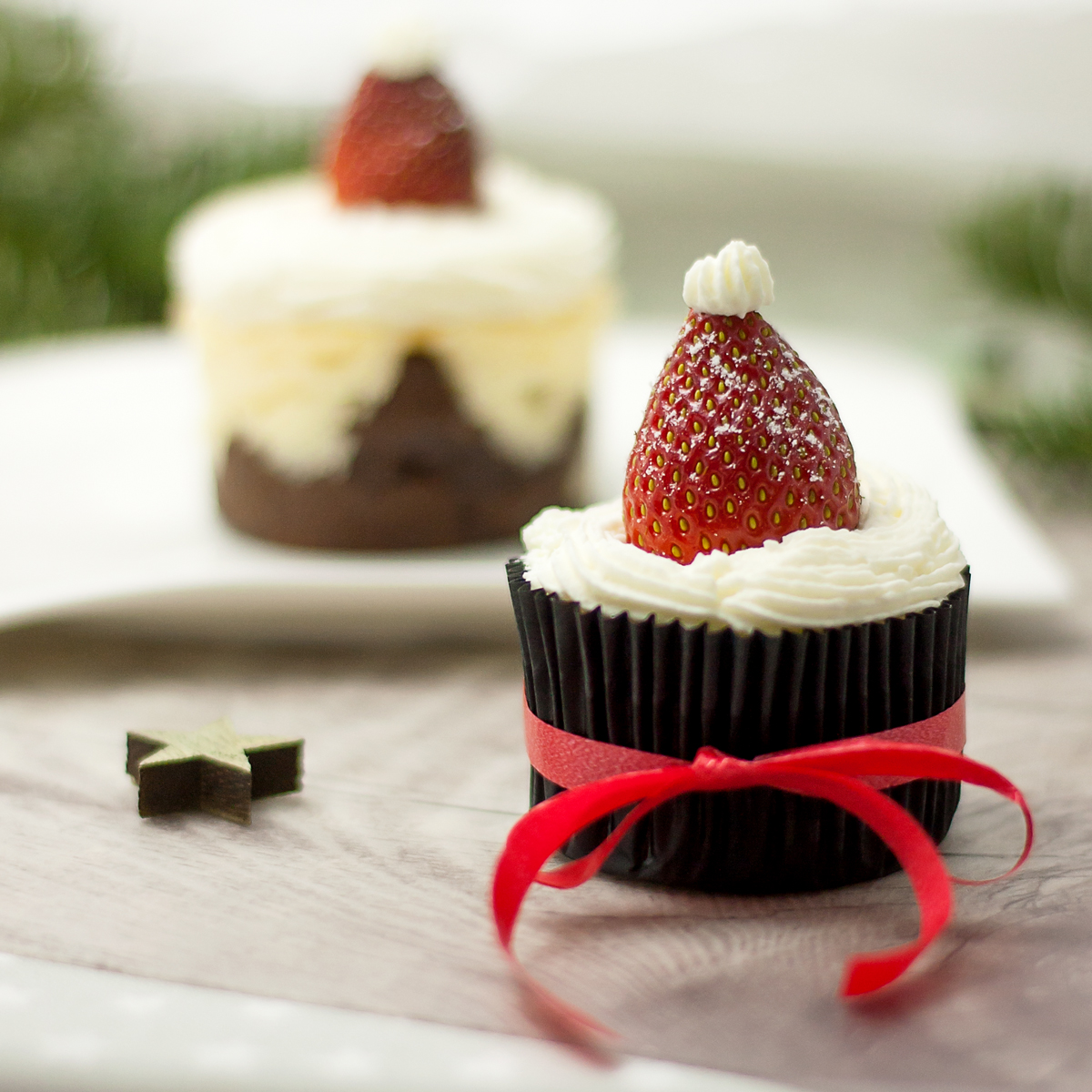 Weihnachtliche Low Carb Käsekuchen-Brownies