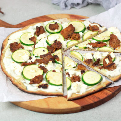 Die Gyros-Pizza ist Low Carb, glutenfrei und richtig lecker deftig.