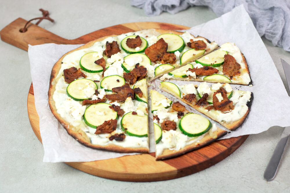 Die Gyros-Pizza ist Low Carb, glutenfrei und richtig lecker deftig.