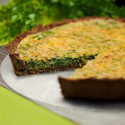 Die deftige Spinat-Käse-Quiche ist lecker und Low Carb.