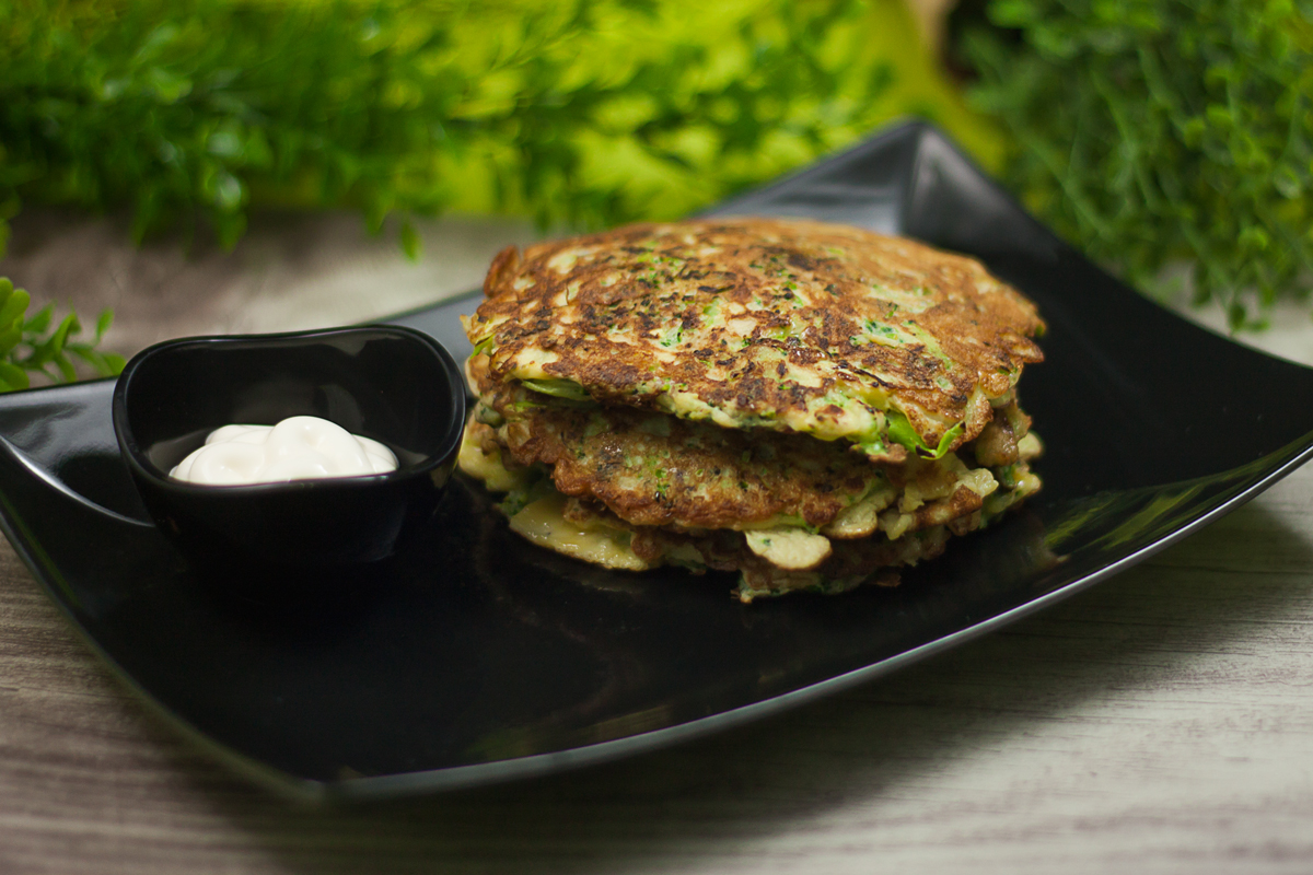 Low Carb Brokkoli-Pancakes für ein proteinreiches Mittagessen!