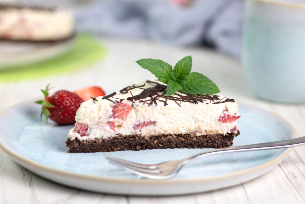 Low Carb No-Bake-Cake: Erfrischende Erdbeer-Mascarpone-Torte