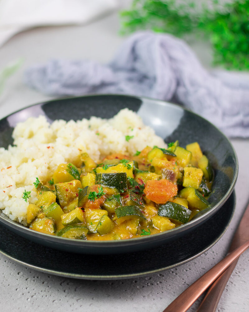 Low Carb Zucchini-Curry mit Papaya