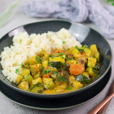 Das Zucchini-Curry ist lecker, vegan, glutenfrei und Low Carb.