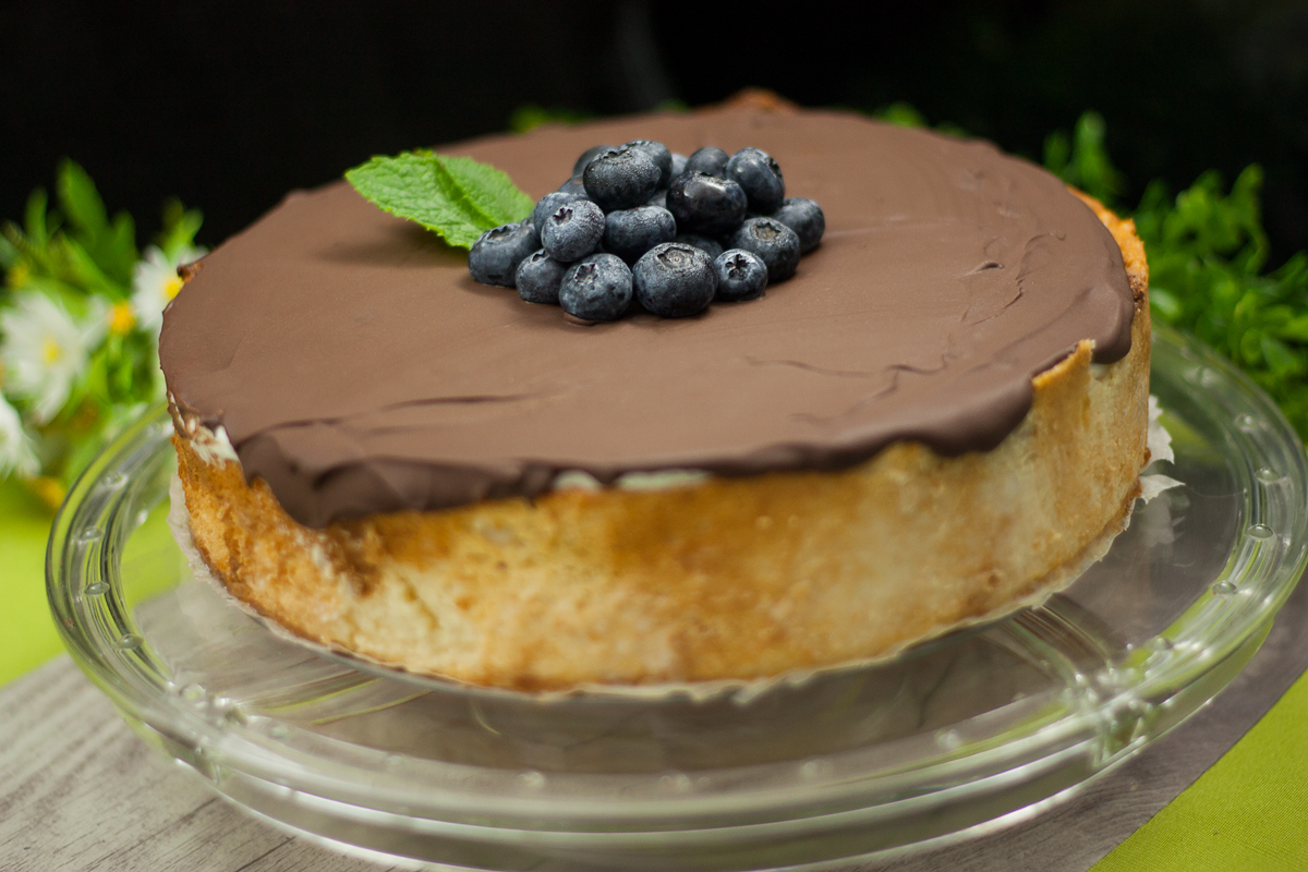 Gedeckter Low Carb Blueberry-Cheesecake