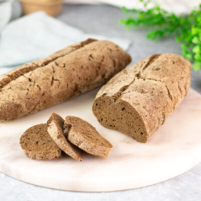 Das Walnuss-Bärlauch-Baguette ist ein rustikales Brot für den Frühling!