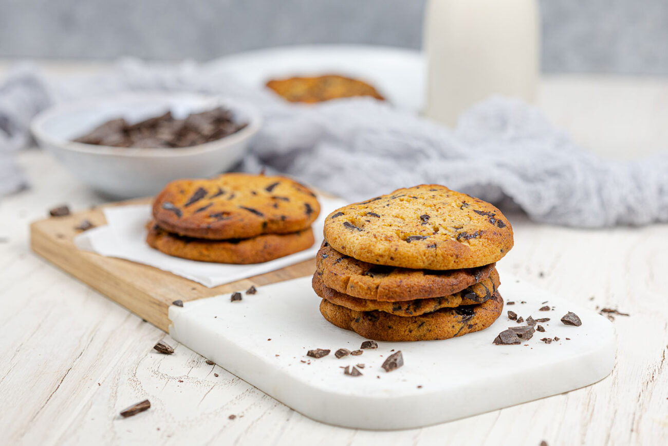 Köstliche Low Carb Chocolate Chip Cookies mit Mandelmehl