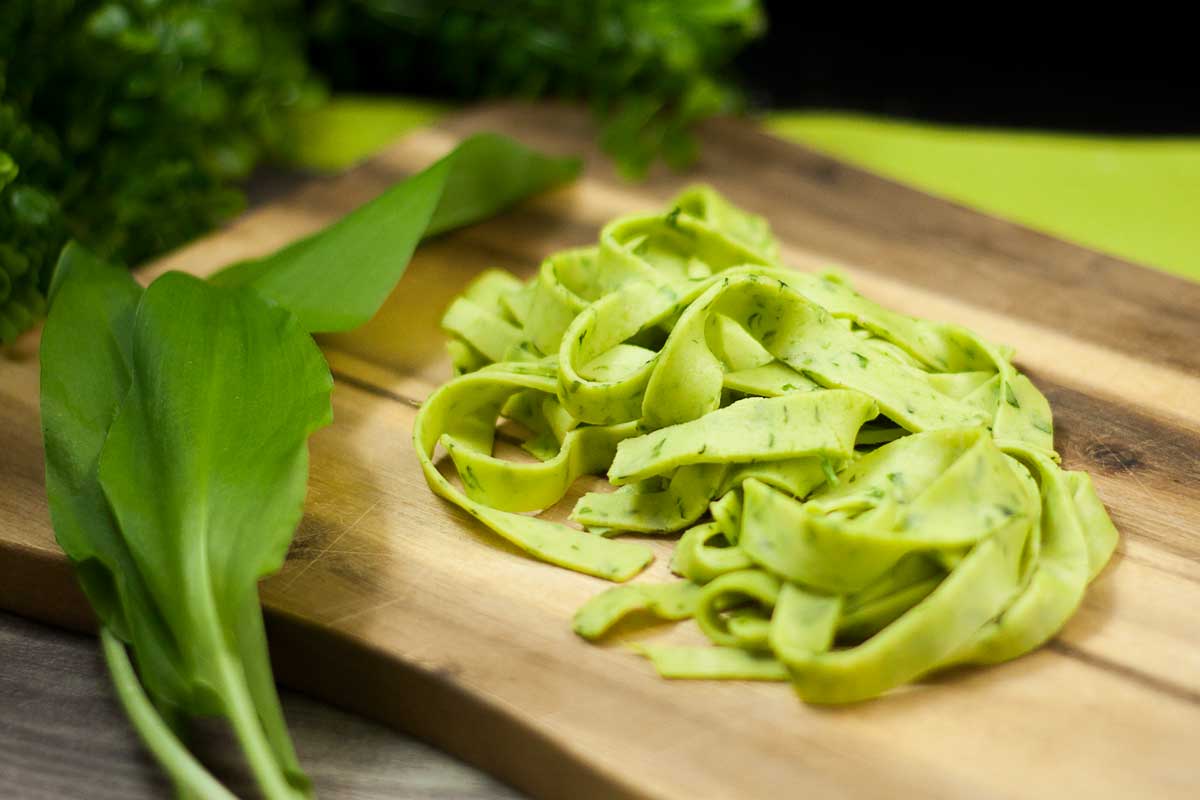 Low Carb Bärlauch-Nudeln – Aromatische Nudeln mit wenig Kohlenhydraten