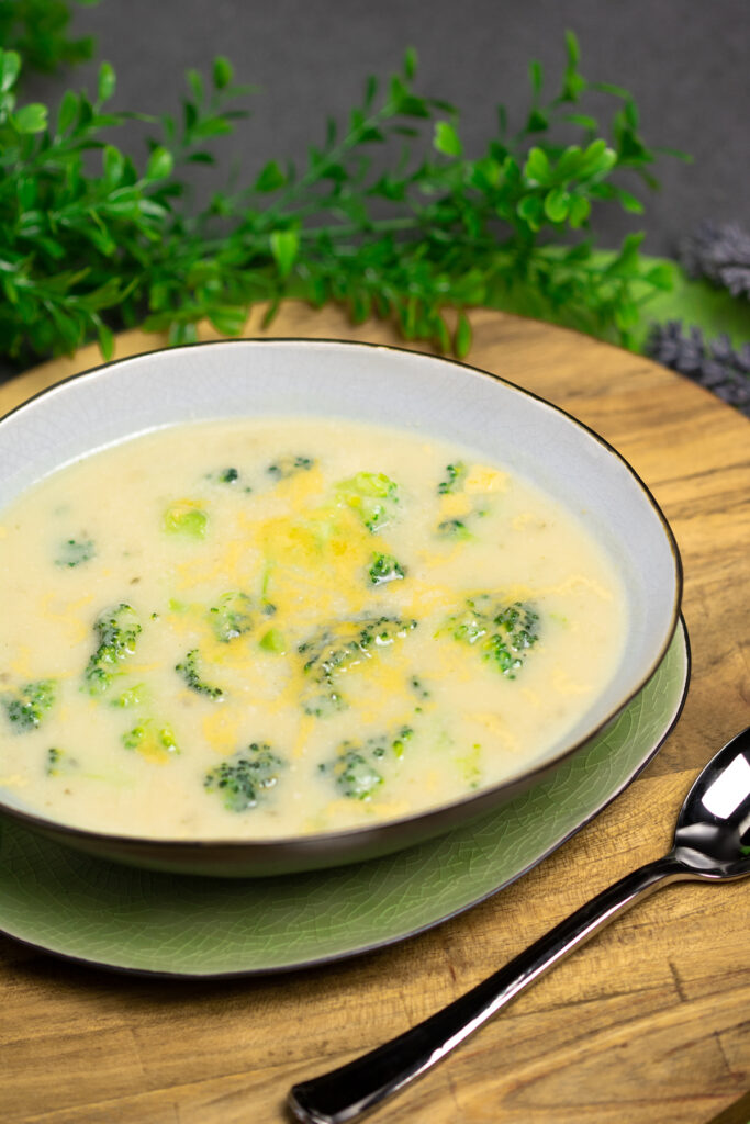 Brokkoli-Cheddar-Suppe Keto