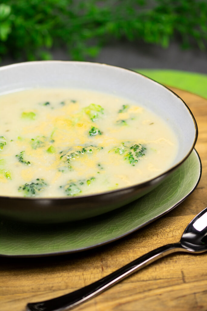 Low Carb Brokkoli-Cheddar-Suppe