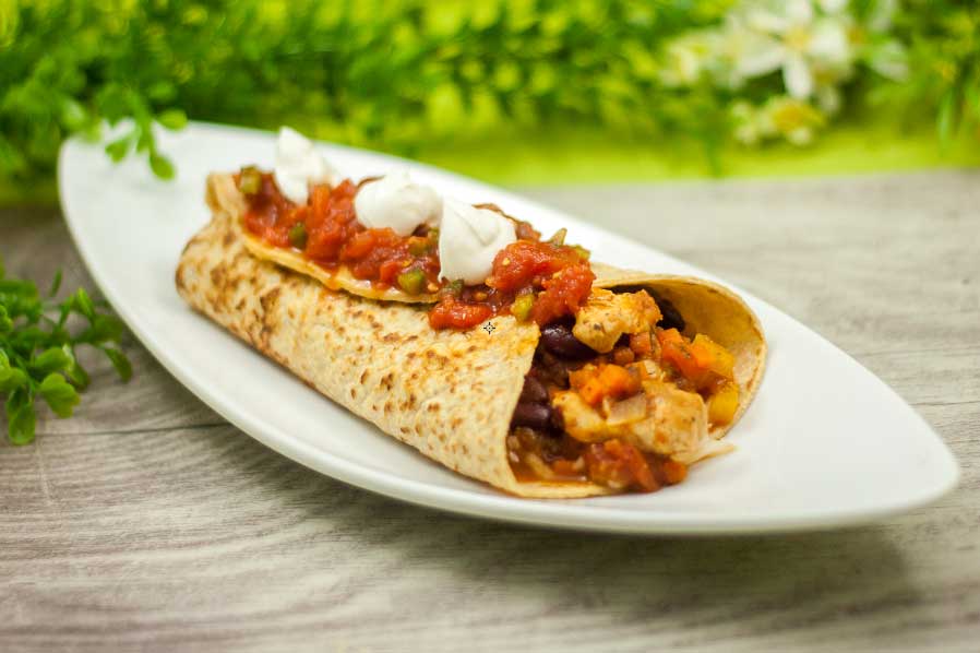 Der Chicken-Burrito ist ein leckeres Low Carb Hauptgericht für auf die Hand.