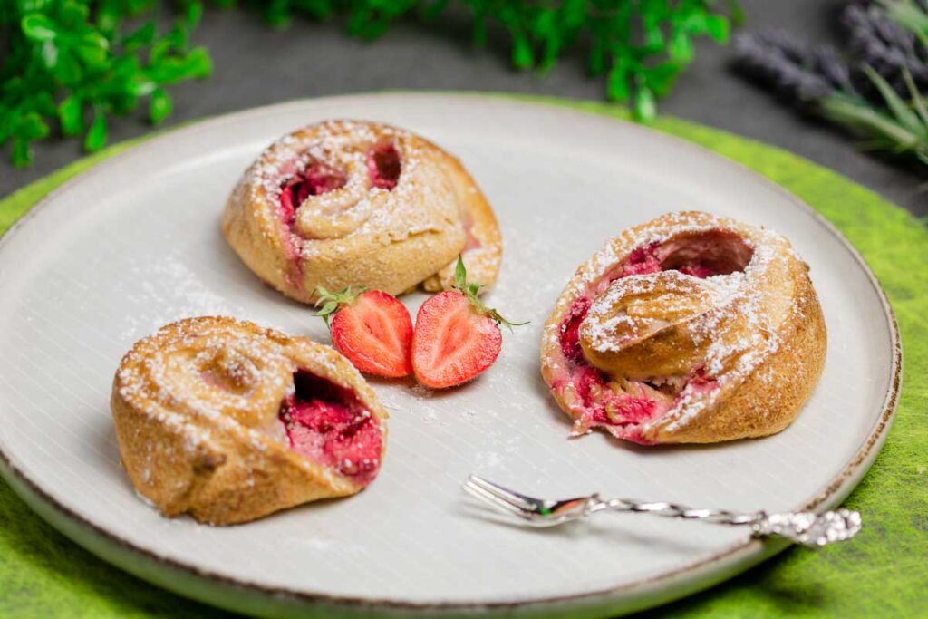 Low Carb Puddingschnecken mit Erdbeeren