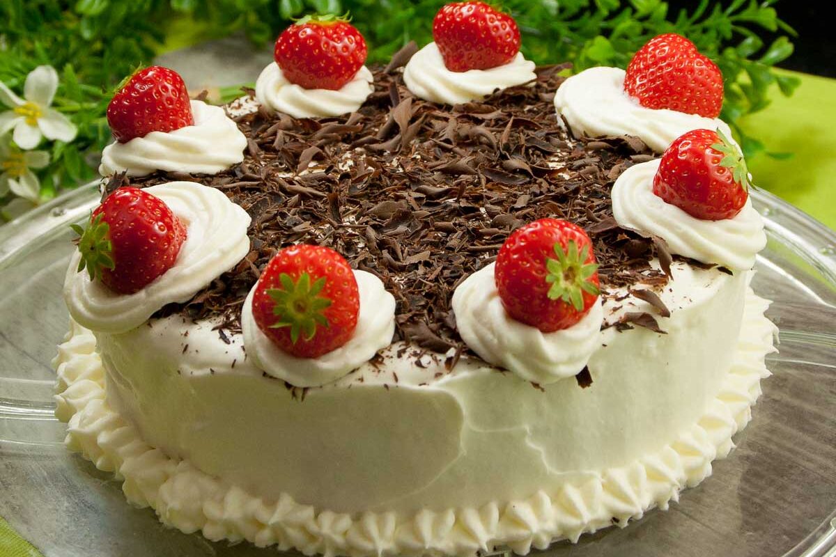 Low Carb Erdbeer-Sahne-Torte