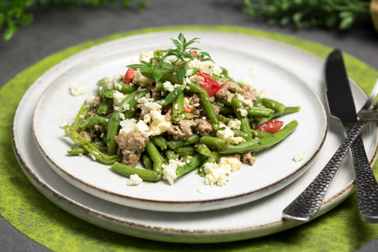 Der Grüne-Bohnen-Salat ist ein leckerer Low Carb Salat. Das Rezept ist zudem glutenfrei und zuckerfrei.