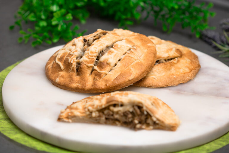 Die Hackfleisch-Taschen sind Low Carb und glutenfrei. Sie eignen sich perfekt für die Mittagspause oder für Unterwegs.