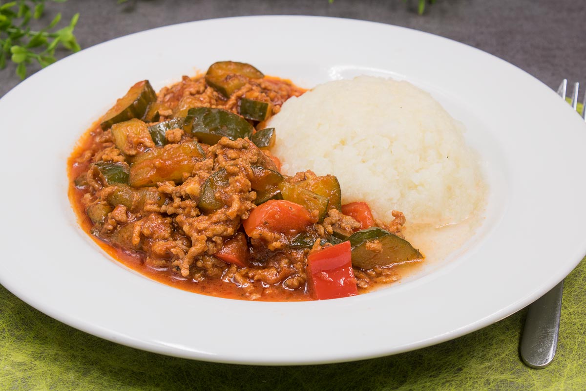 Blumenkohlreis mit Gurken-Hackfleisch-Soße | Schwarzgrueneszebra.de