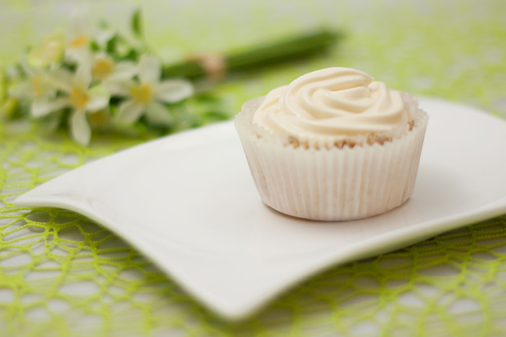 Low Carb Pfirisch-Maracuja-Cupcakes ohne Mandelmehl