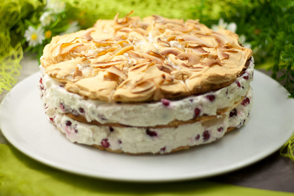 Johannisbeer-Baiser-Torte