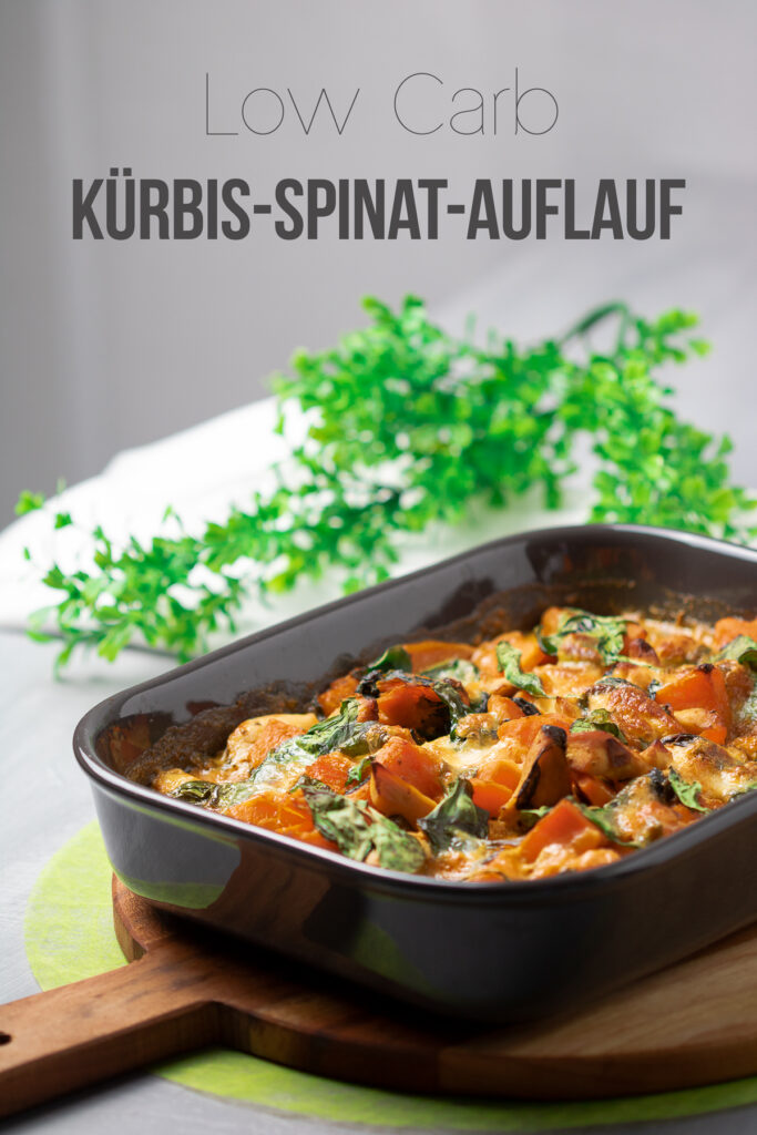 Der Kürbis-Spinat-Auflauf ist ein leckeres und unkompliziertes Low Carb Gericht für den Herbst.