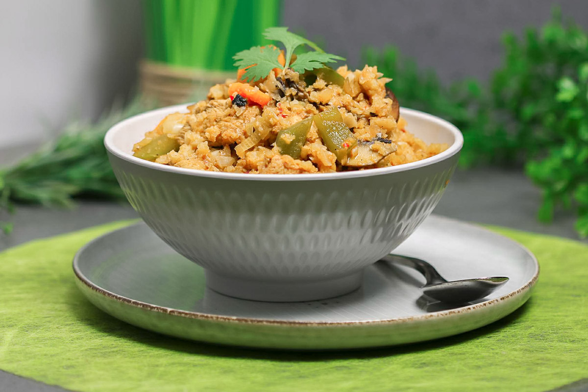 Low Carb Nasi Goreng – Das beliebte Reisgericht aus Blumenkohl