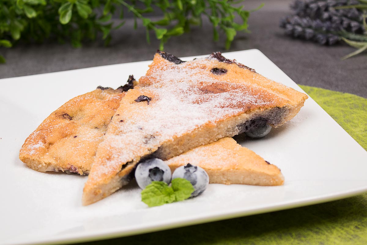 Low Carb Ofenpfannkuchen mit Heidelbeeren – Frühstück ohne viel Aufwand!