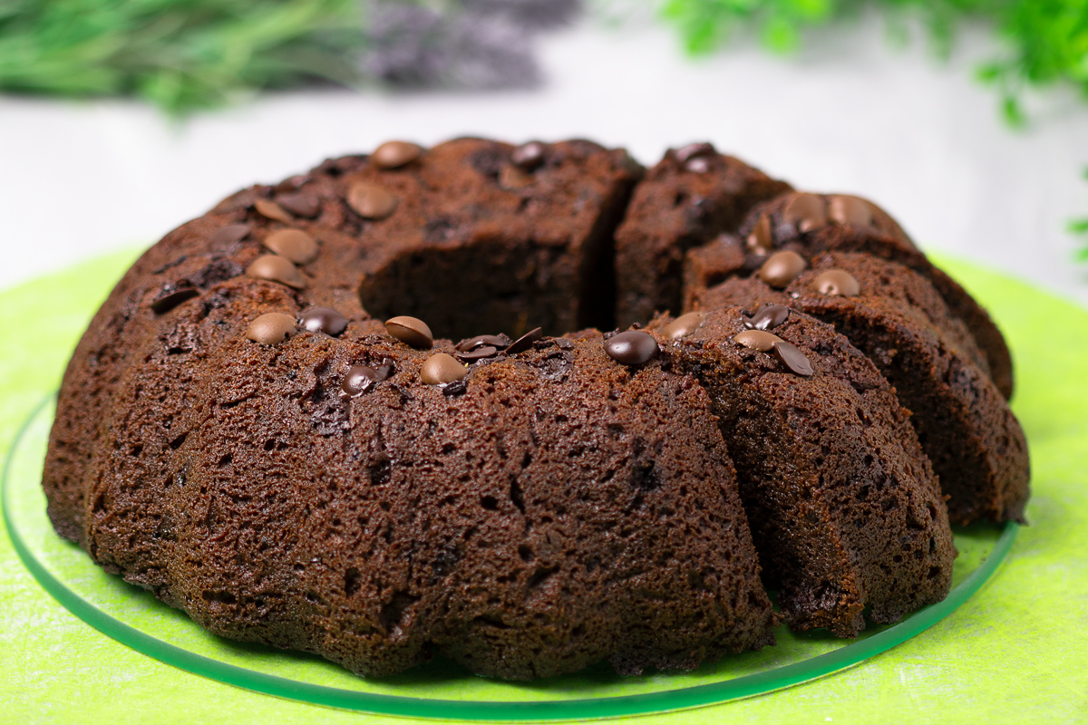Der Schokoladen-Kuchen ist lecker, Low Carb und glutenfrei. Das Rezept ist einfach zu backen und schmeckt einfach super.