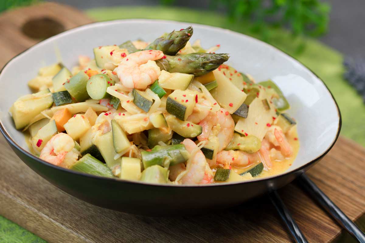 Gesundes Spargel-Curry mit wenig Kohlenhydraten