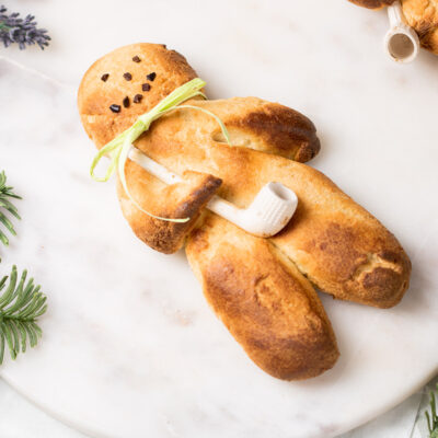 Die Stutenkerle oder auch Weckemänner gennant bestehen aus Low Carb Hefeteig und sind perfekt für Nikolaus oder St. Martin.