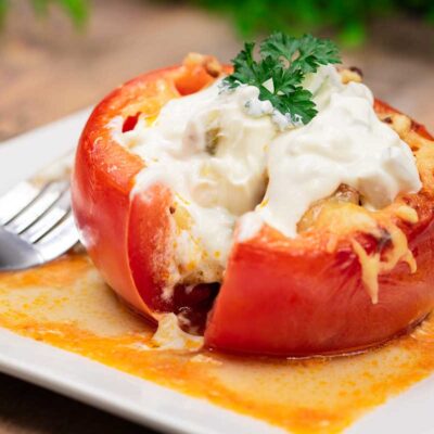 Die gefüllte Tomate ist lecker und Low Carb. Das Rezept ist einfach gekocht und schmeckt einfach lecker!
