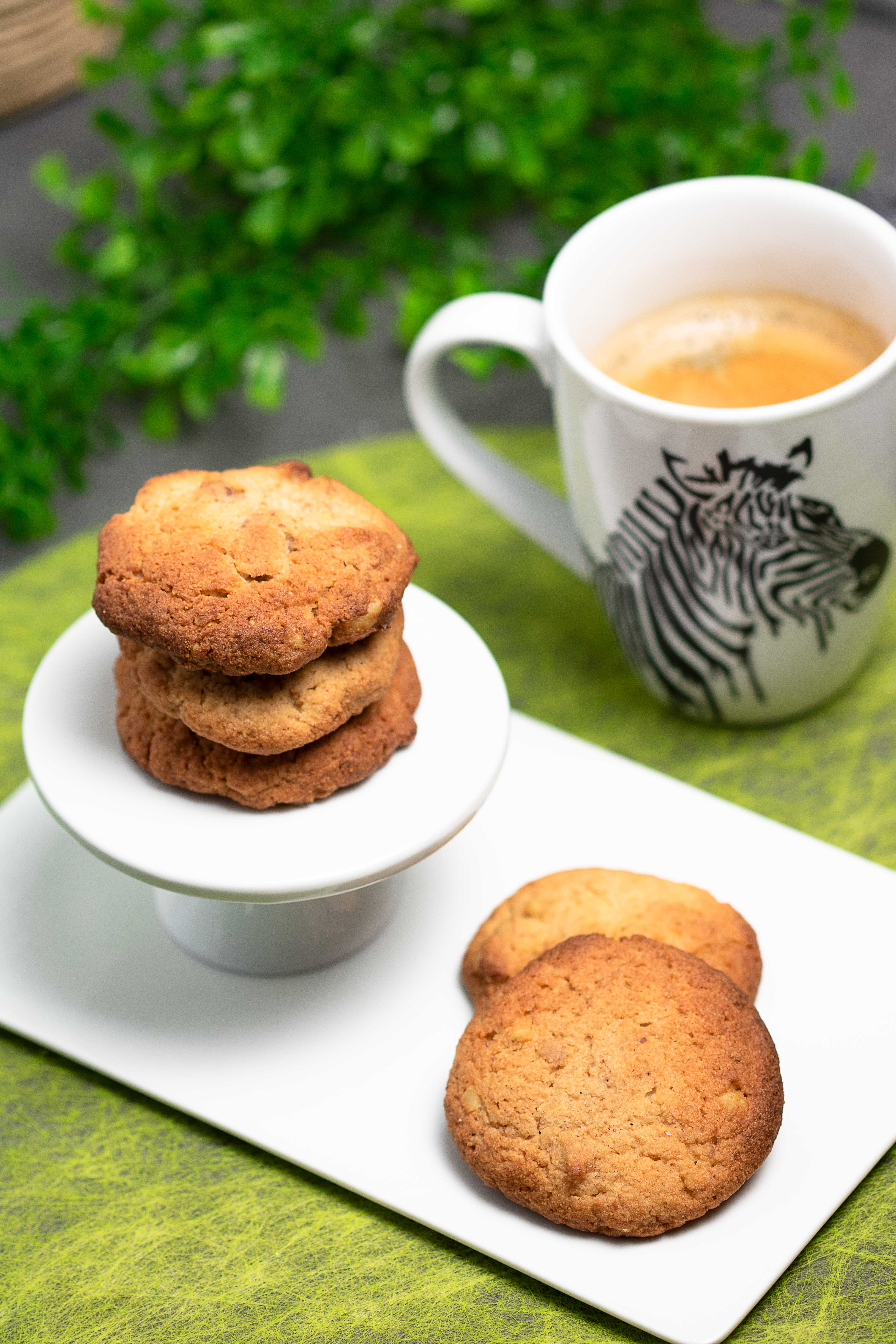 Die Walnuss-Cookies sind lecker und Low Carb, das Rezept ist ohne Zucker, ohne Mehl und super einfach zu backen.