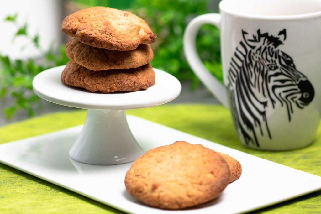 Die Walnuss-Cookies sind lecker und Low Carb, das Rezept ist ohne Zucker, ohne Mehl und super einfach zu backen.