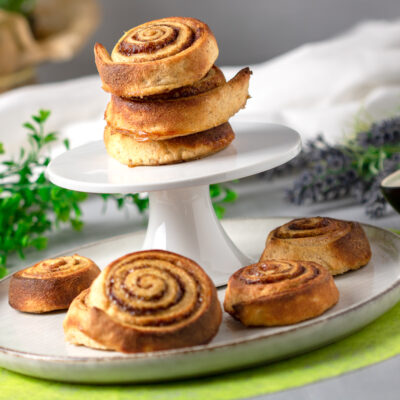 Die Zimtschnecken sind schön fluffig, Low Carb und glutenfrei.