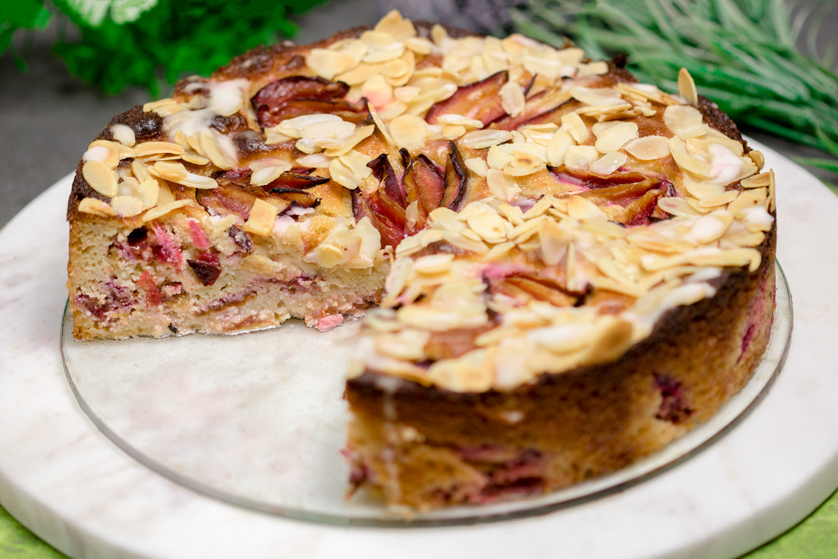 Mega saftiger Low Carb Zwetschgen-Mandelkuchen