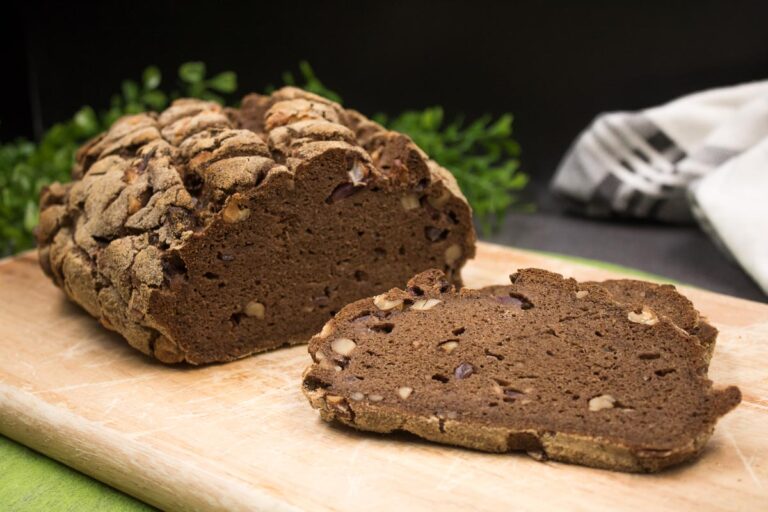 Das Walnussbrot ist ein leckeres Low Carb Brot was schön deftig und glutenfrei ist.