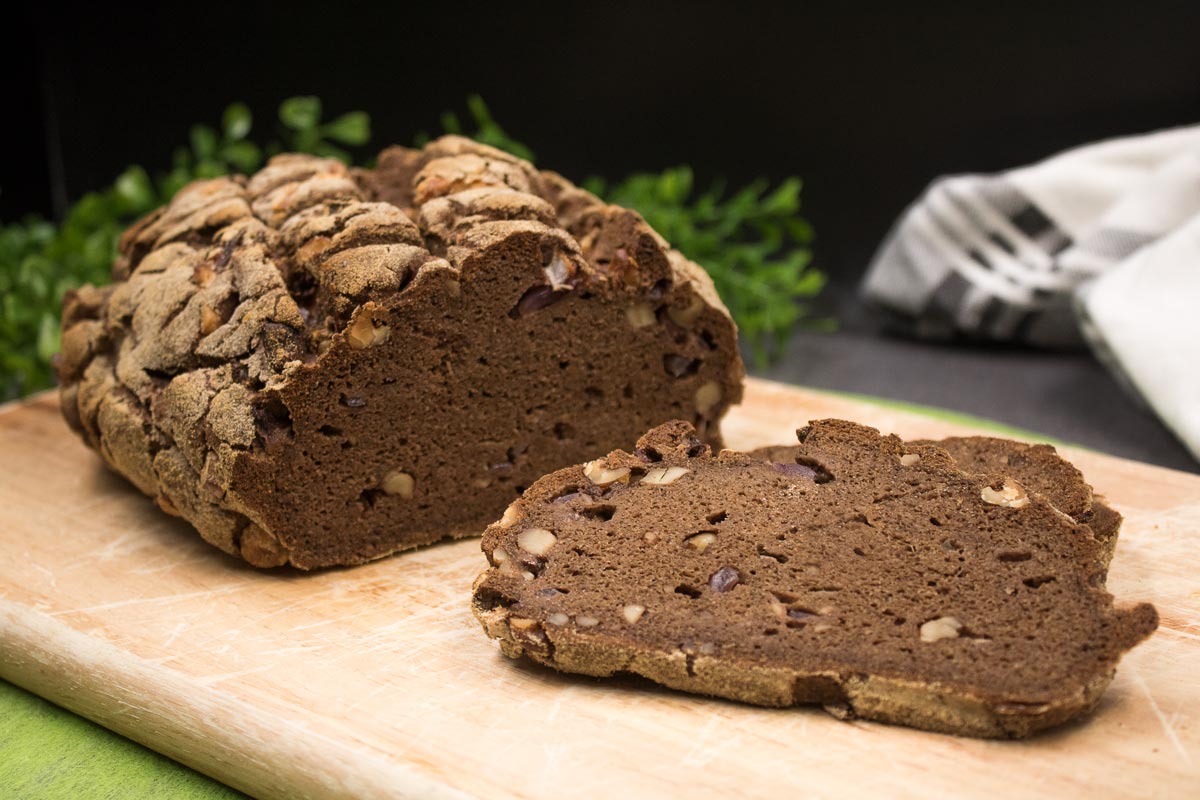 Deftiges Low Carb Walnussbrot mit Zwiebeln