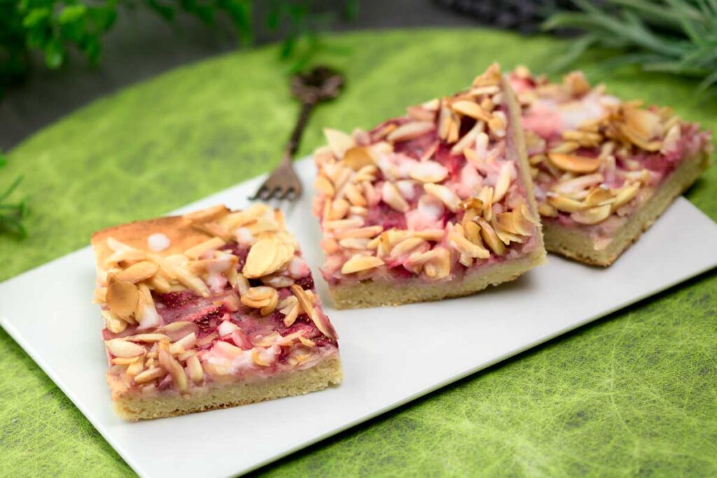 Der Erdbeer-Mandelkuchen ist ein leckerer Low Carb Kuchen für den Frühling!