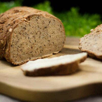 Das helle Körnerbrot ist lecker, hat einen guten Biss und ist zudem auch noch glutenfrei und Low Carb.