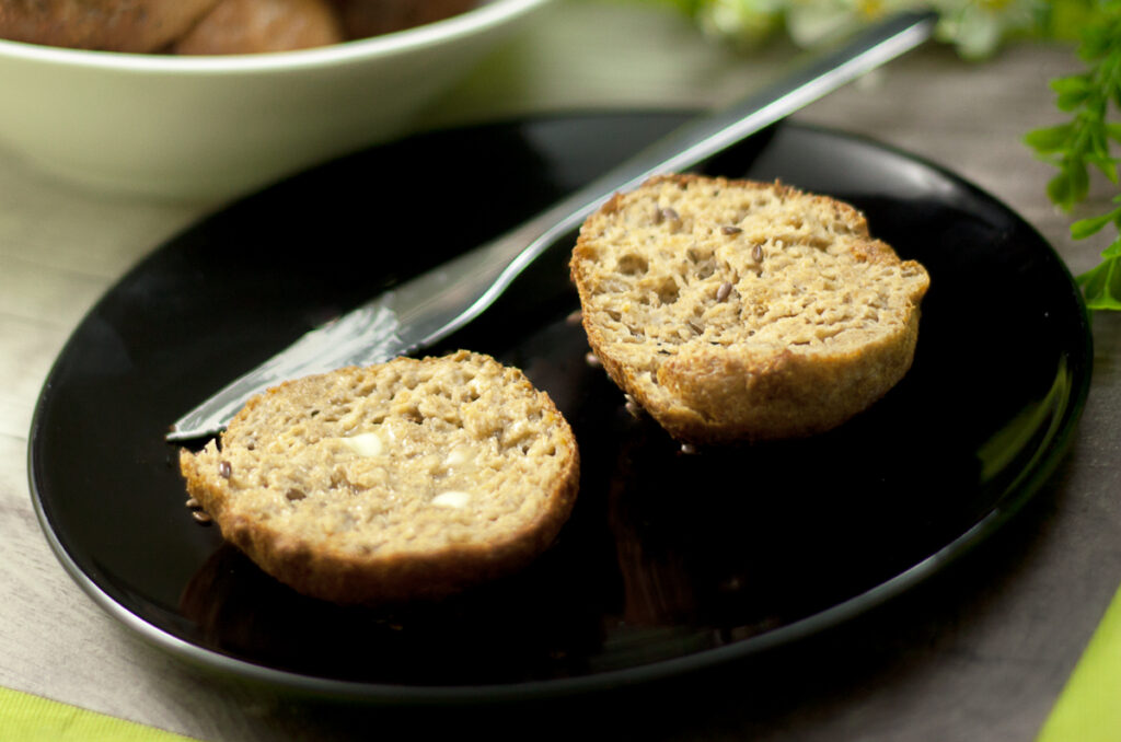 Leinsamenbrötchen sind Low Carb, glutenfrei und super lecker.