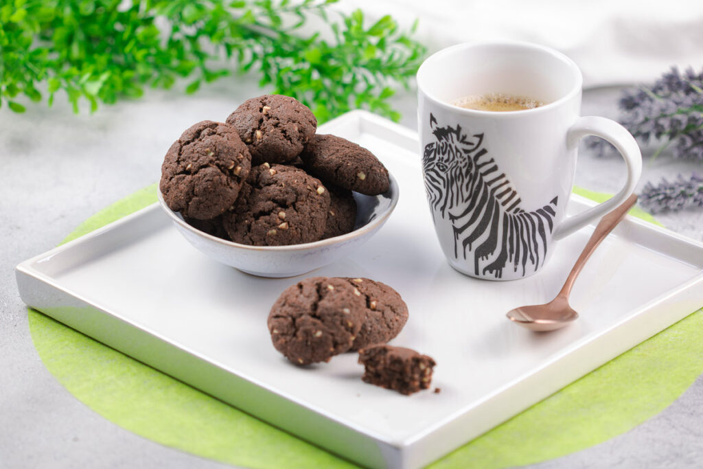 Die Haselnuss-Cookies sind lecker Low Carb und glutenfrei. Sie sind einfach zu backen und schmecken großartig.