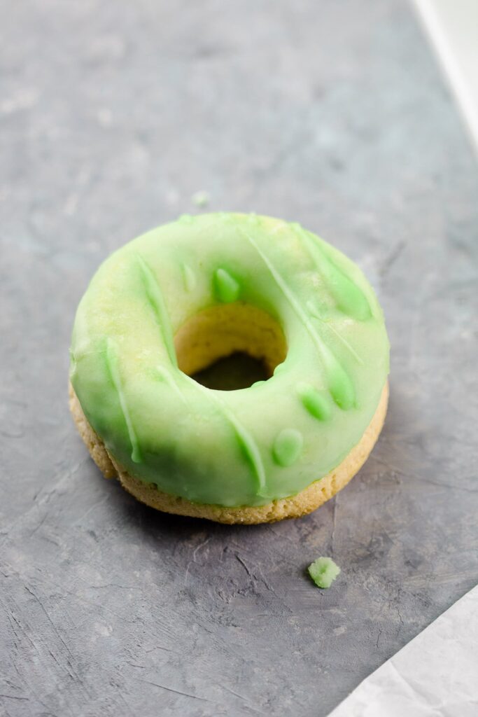 Abgefahrene grüne Low Carb Donuts mit Apfelgeschmack!