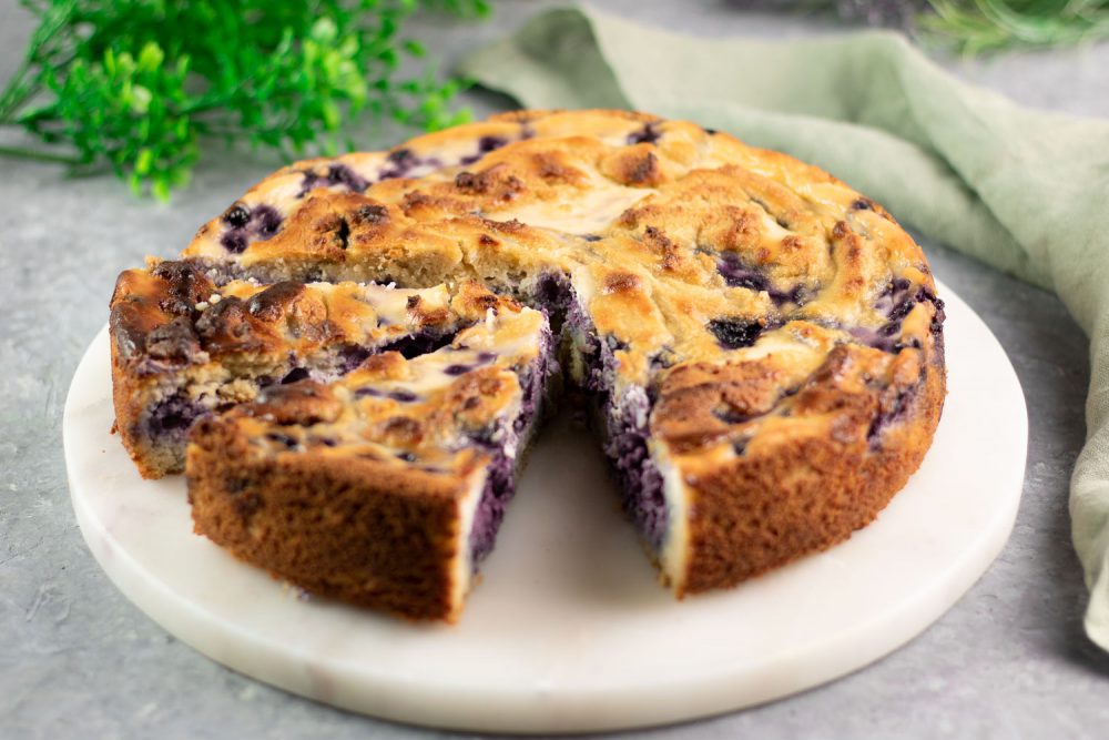 Low Carb Heidelbeer-Käsekuchen mit Rührkuchen