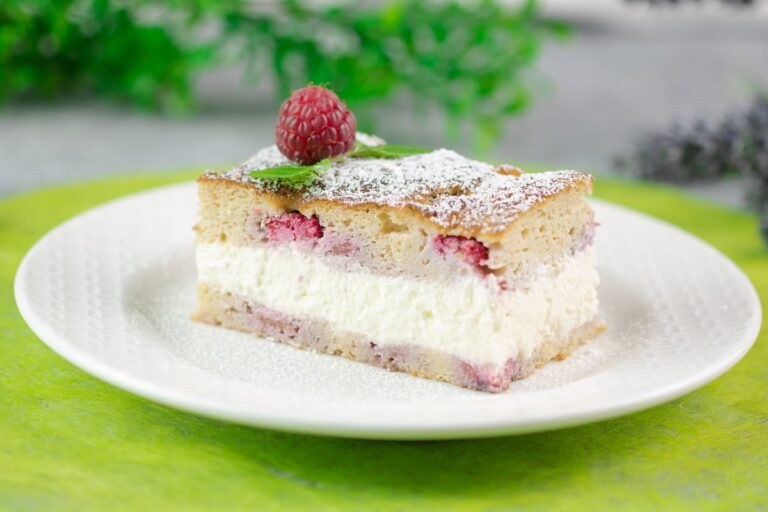 Die Himbeer-Schnitten sind lecker Low Carb und glutenfrei.
