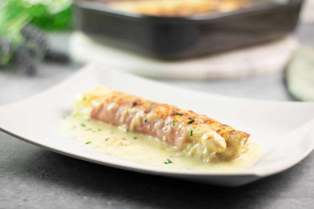 Spargel-Auflauf mit gekochtem Schinken und Bechamel