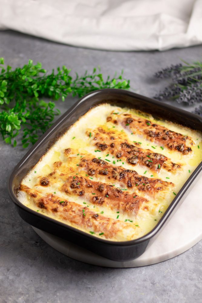 Spargel-Auflauf mit gekochtem Schinken und Bechamel