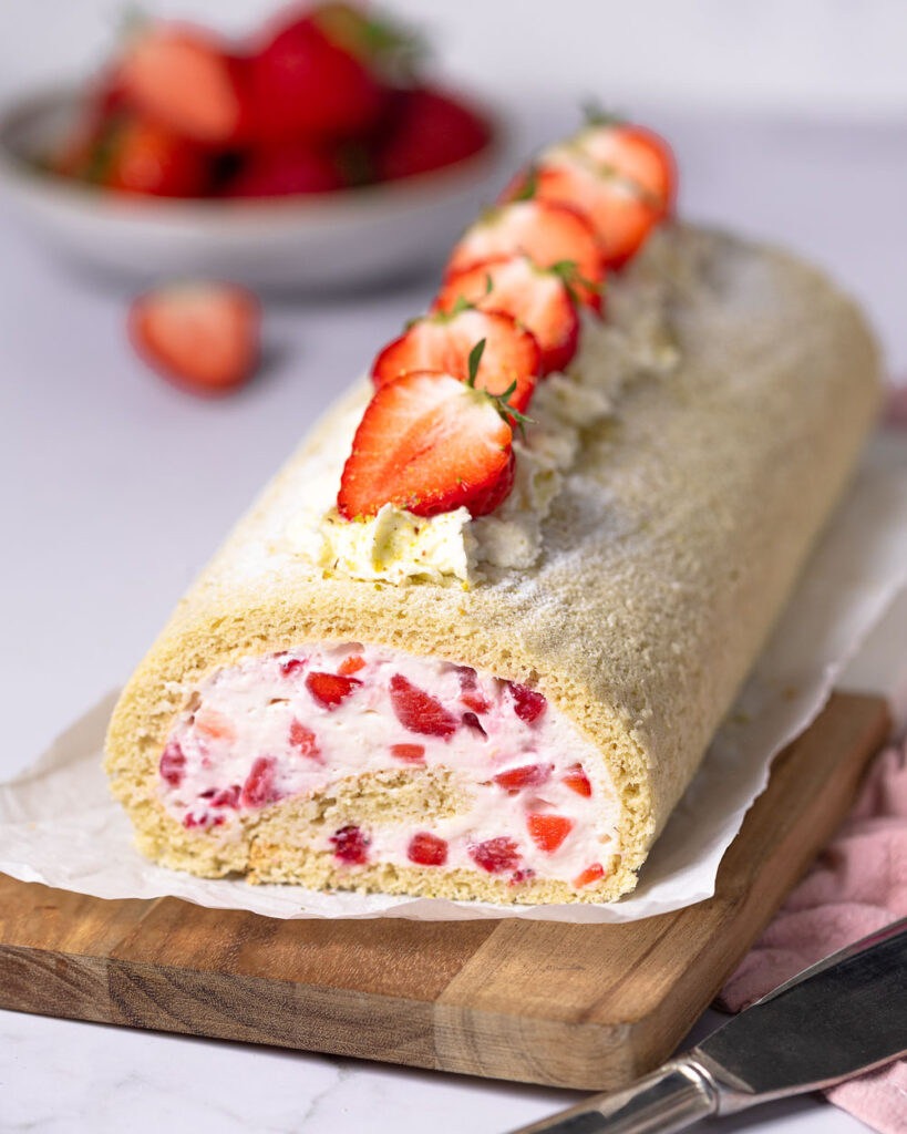 Glutenfreie Erdbeer-Biskuitrolle