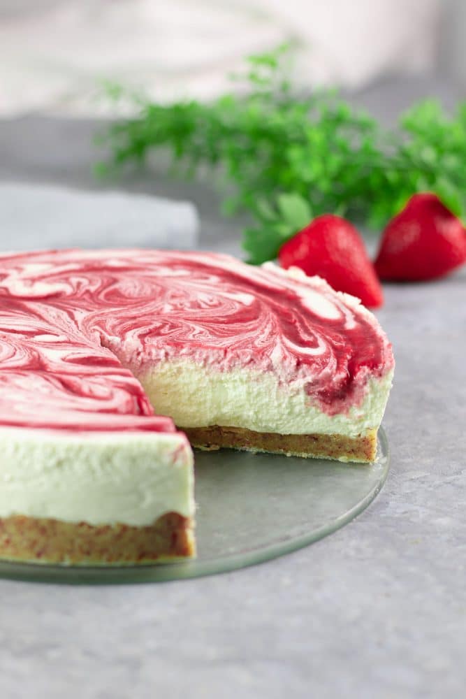 Low Carb White-Chocolate-Strawberry-Cheesecake