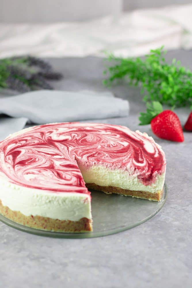 Low Carb White-Chocolate-Strawberry-Cheesecake